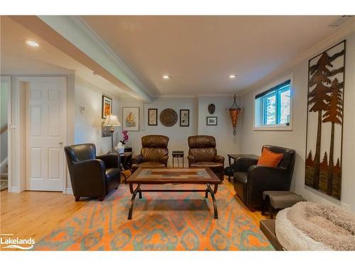 11 Meadow Park Drive, Huntsville, ON - Indoor Photo Showing Living Room