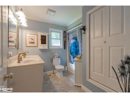 11 Meadow Park Drive, Huntsville, ON - Indoor Photo Showing Bathroom