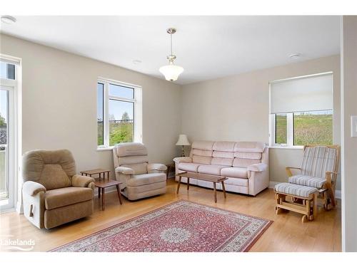 204-20B Silver Birch Court, Parry Sound, ON - Indoor Photo Showing Living Room
