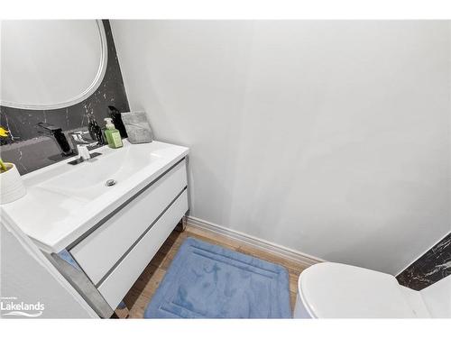 194 Charles Street, Midland, ON - Indoor Photo Showing Bathroom