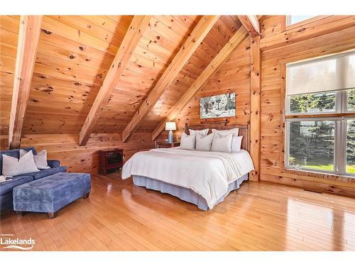 9197 County Road 91 Road, Clearview, ON - Indoor Photo Showing Bedroom