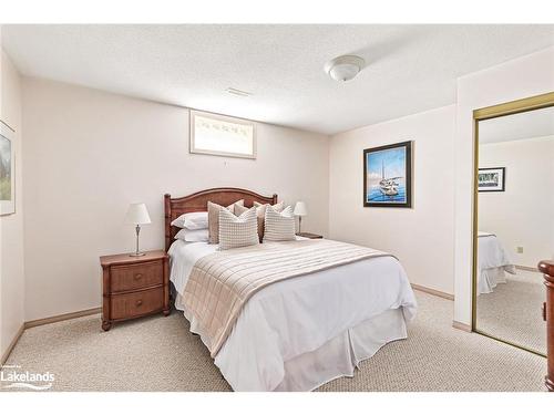 9197 County Road 91 Road, Clearview, ON - Indoor Photo Showing Bedroom