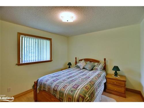64 47Th Street S, Wasaga Beach, ON - Indoor Photo Showing Bedroom