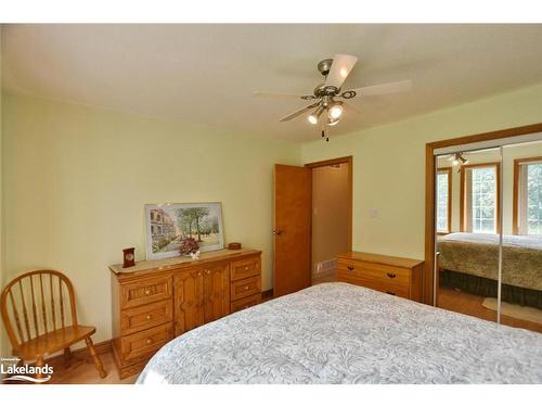 64 47Th Street S, Wasaga Beach, ON - Indoor Photo Showing Bedroom