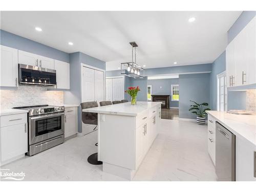 15 Lankin Avenue, Bracebridge, ON - Indoor Photo Showing Kitchen With Upgraded Kitchen