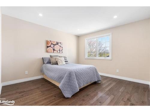 15 Lankin Avenue, Bracebridge, ON - Indoor Photo Showing Bedroom