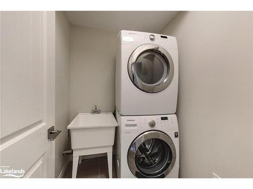 104 Delphi Lane, The Blue Mountains, ON - Indoor Photo Showing Laundry Room