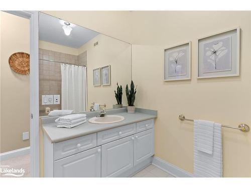 125 Mckenzie Street, Gravenhurst, ON - Indoor Photo Showing Bathroom