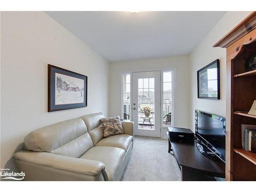 8 Little River Crossing, Wasaga Beach, ON - Indoor Photo Showing Living Room