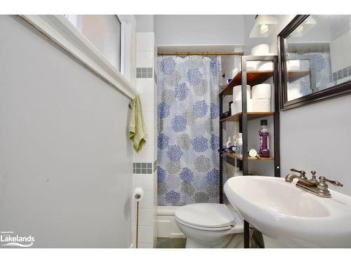 104 Penetang Street, Orillia, ON - Indoor Photo Showing Bathroom