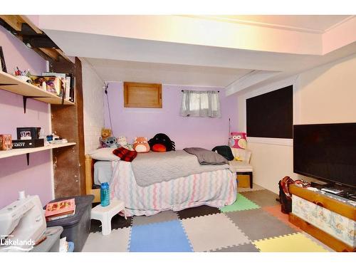 104 Penetang Street, Orillia, ON - Indoor Photo Showing Bedroom