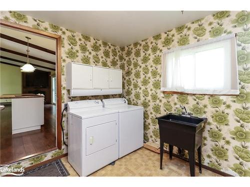 212 39Th Street S, Wasaga Beach, ON - Indoor Photo Showing Laundry Room