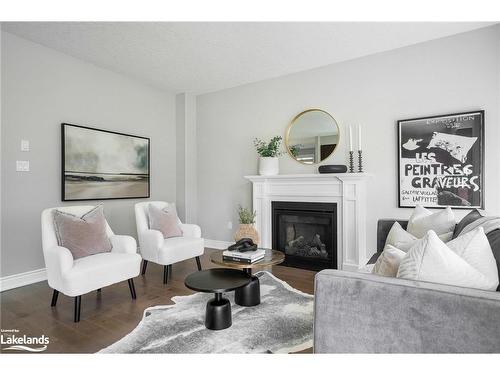 89 Lockerbie Crescent, Collingwood, ON - Indoor Photo Showing Living Room With Fireplace