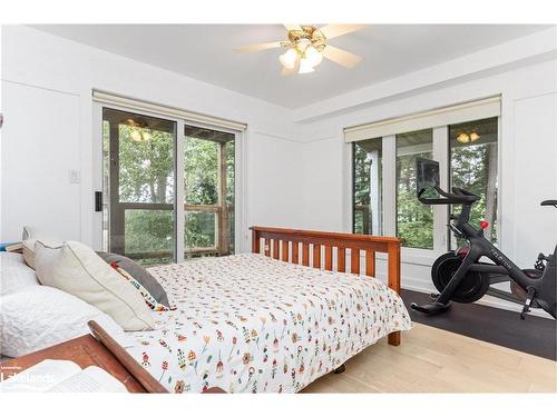 1221 Osborne Point Road, Dwight, ON - Indoor Photo Showing Bedroom