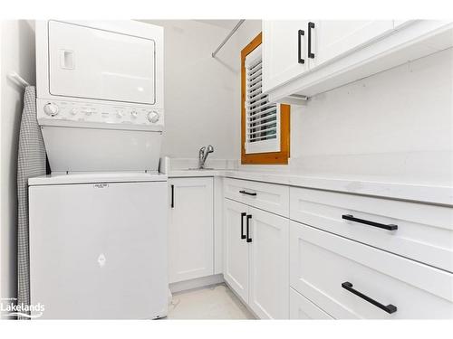 1221 Osborne Point Road, Dwight, ON - Indoor Photo Showing Laundry Room