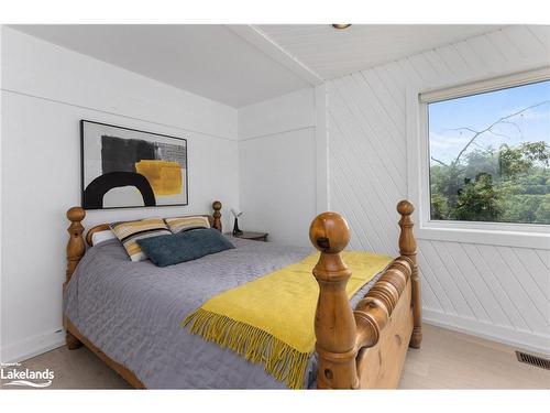 1221 Osborne Point Road, Dwight, ON - Indoor Photo Showing Bedroom