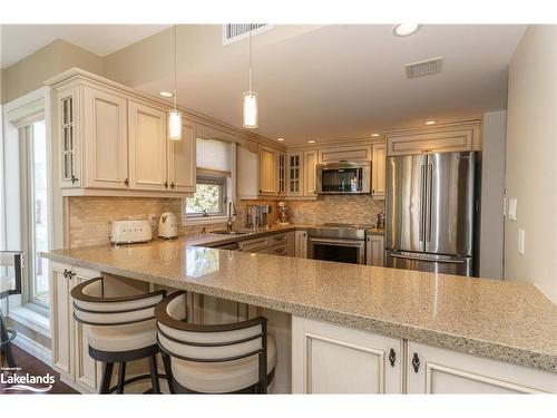 207-10 Coveside Drive, Huntsville, ON - Indoor Photo Showing Kitchen