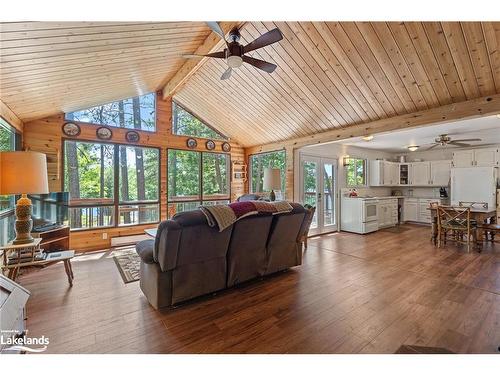 11120 St. Margarets Island, Algonquin Highlands, ON - Indoor Photo Showing Living Room