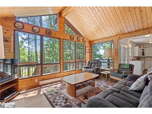 11120 St. Margarets Island, Algonquin Highlands, ON - Indoor Photo Showing Living Room