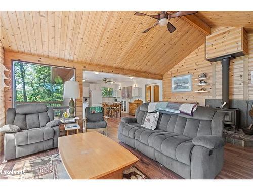 11120 St. Margarets Island, Algonquin Highlands, ON - Indoor Photo Showing Living Room