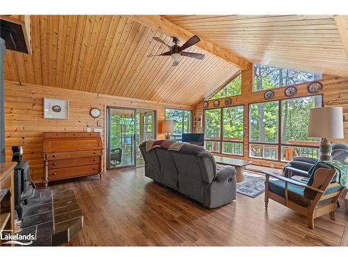 11120 St. Margarets Island, Algonquin Highlands, ON - Indoor Photo Showing Living Room