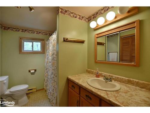 76 32Nd Street S, Wasaga Beach, ON - Indoor Photo Showing Bathroom