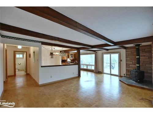 76 32Nd Street S, Wasaga Beach, ON - Indoor Photo Showing Kitchen