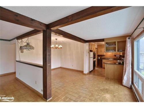 76 32Nd Street S, Wasaga Beach, ON - Indoor Photo Showing Kitchen