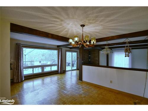 76 32Nd Street S, Wasaga Beach, ON - Indoor Photo Showing Kitchen