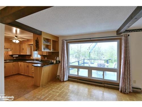 76 32Nd Street S, Wasaga Beach, ON - Indoor Photo Showing Kitchen With Double Sink