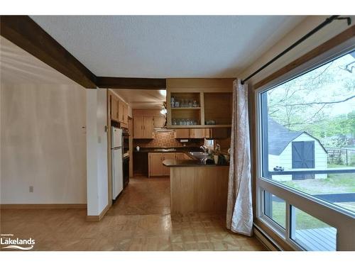 76 32Nd Street S, Wasaga Beach, ON - Indoor Photo Showing Kitchen With Double Sink