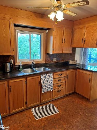 76 32Nd Street S, Wasaga Beach, ON - Indoor Photo Showing Kitchen With Double Sink