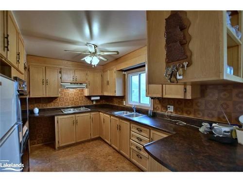 76 32Nd Street S, Wasaga Beach, ON - Indoor Photo Showing Kitchen With Double Sink