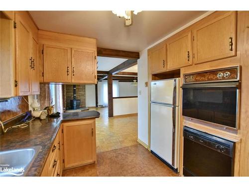 76 32Nd Street S, Wasaga Beach, ON - Indoor Photo Showing Kitchen