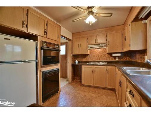 76 32Nd Street S, Wasaga Beach, ON - Indoor Photo Showing Kitchen With Double Sink