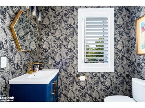 556 Hurontario Street, Collingwood, ON - Indoor Photo Showing Bathroom