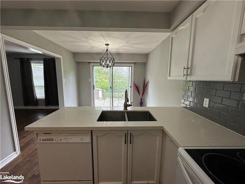 62 Arthur Avenue, Barrie, ON - Indoor Photo Showing Kitchen