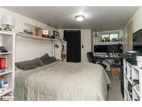31 Ewing Street, Bracebridge, ON - Indoor Photo Showing Bedroom