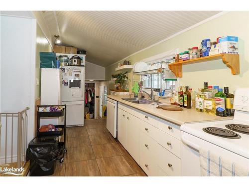 31 Ewing Street, Bracebridge, ON - Indoor Photo Showing Kitchen With Double Sink