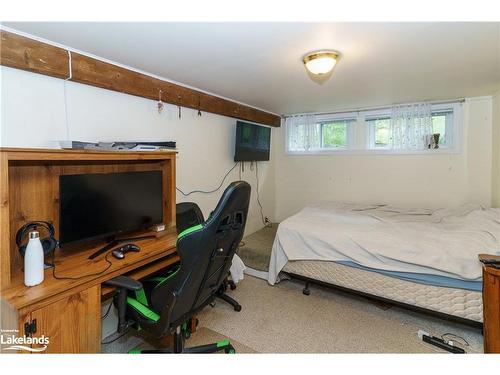 31 Ewing Street, Bracebridge, ON - Indoor Photo Showing Bedroom