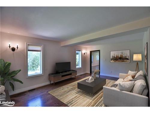 20 Forest Drive, Collingwood, ON - Indoor Photo Showing Living Room