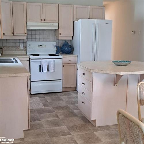 7 Indiana Avenue, Wasaga Beach, ON - Indoor Photo Showing Kitchen With Double Sink