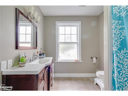 682 8Th Street, Owen Sound, ON - Indoor Photo Showing Bathroom