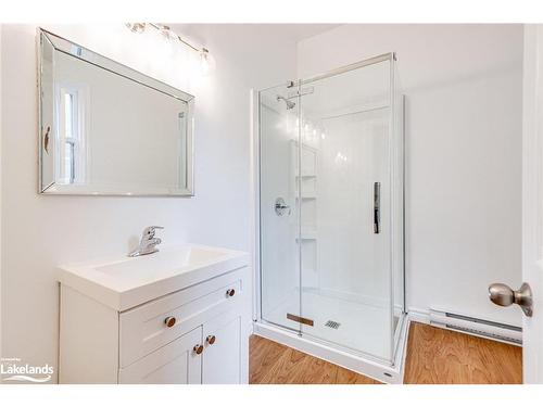 682 8Th Street, Owen Sound, ON - Indoor Photo Showing Bathroom