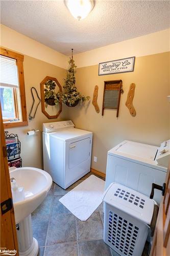 1107 Falkenburg Road, Bracebridge, ON - Indoor Photo Showing Laundry Room