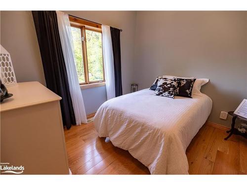 1107 Falkenburg Road, Bracebridge, ON - Indoor Photo Showing Bedroom