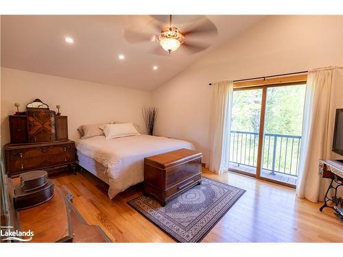 1107 Falkenburg Road, Bracebridge, ON - Indoor Photo Showing Bedroom