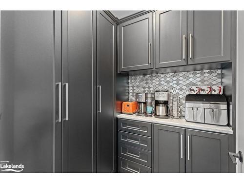 140 Vernon Shores Avenue, Huntsville, ON - Indoor Photo Showing Kitchen With Upgraded Kitchen
