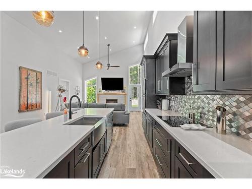 140 Vernon Shores Avenue, Huntsville, ON - Indoor Photo Showing Kitchen With Upgraded Kitchen
