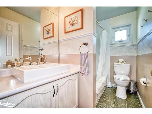 17 Reid Crescent, Collingwood, ON - Indoor Photo Showing Bathroom